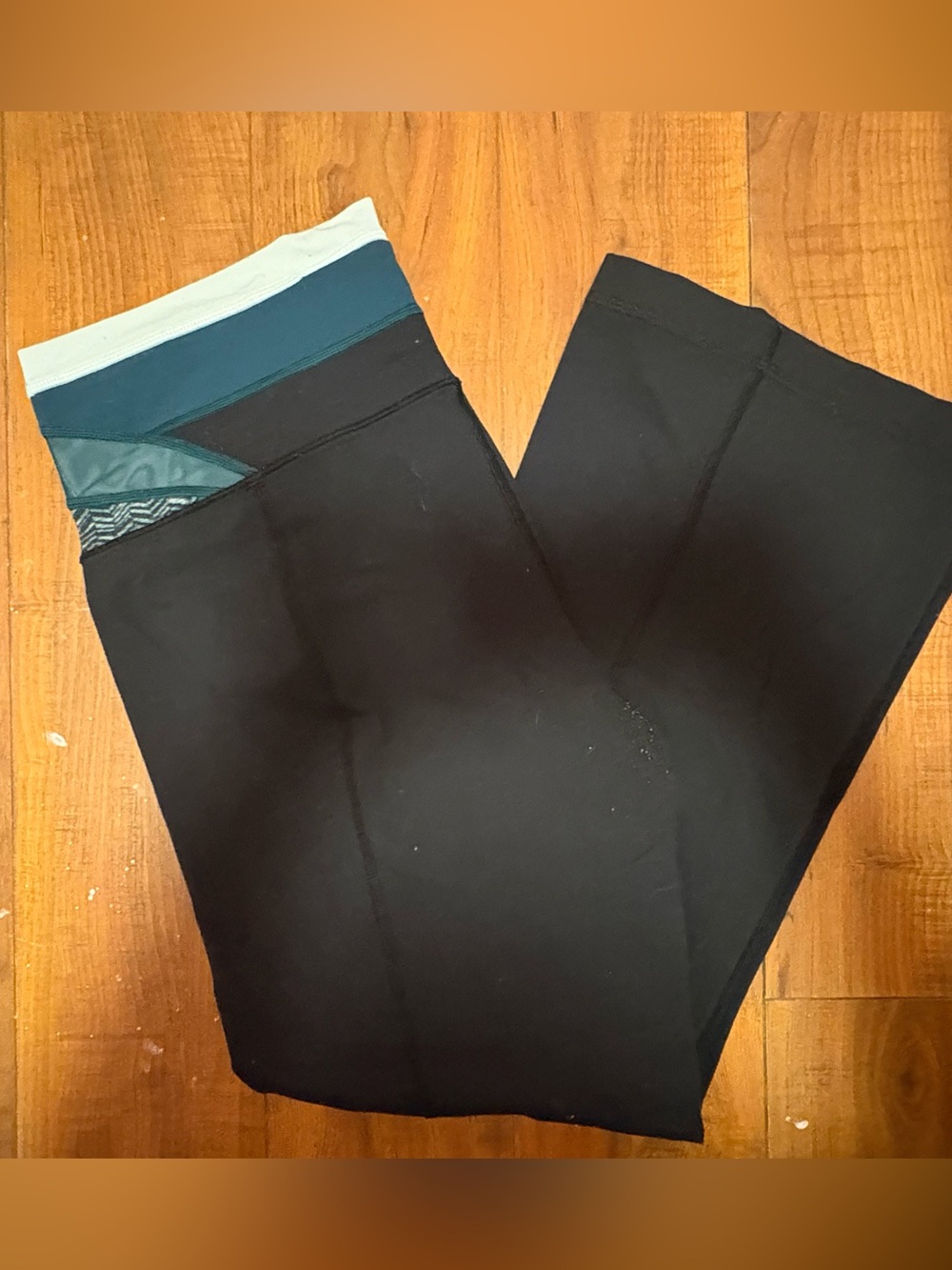 lululemon athletica Black yoga pants with Teal and Light Blue Waistband Trim